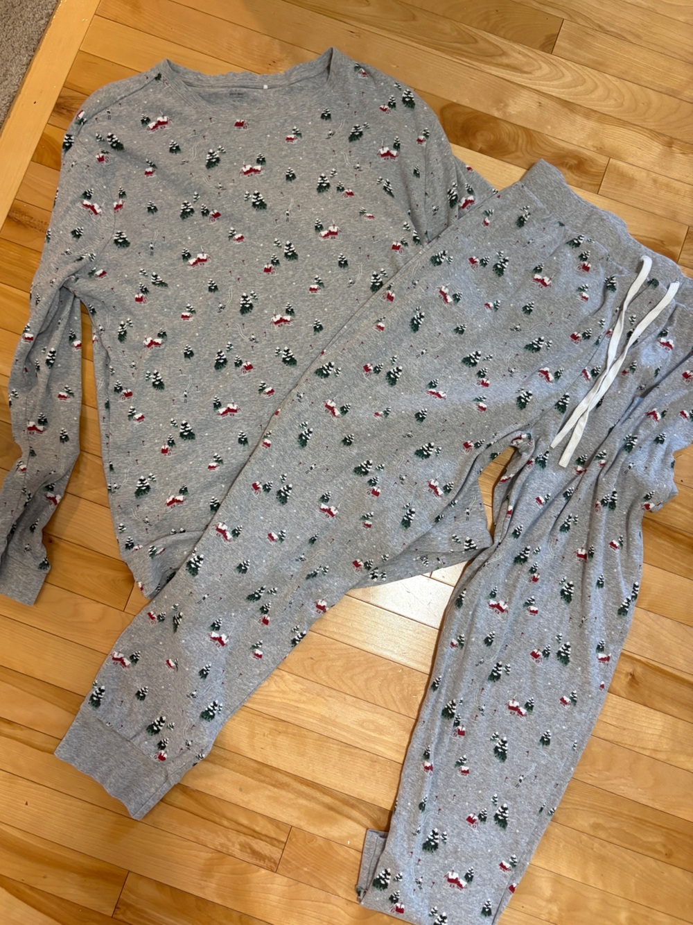 Petit Lem Holiday PJ set Pyjamas Grey Winter  Cabin Snow Size XL 100% cotton